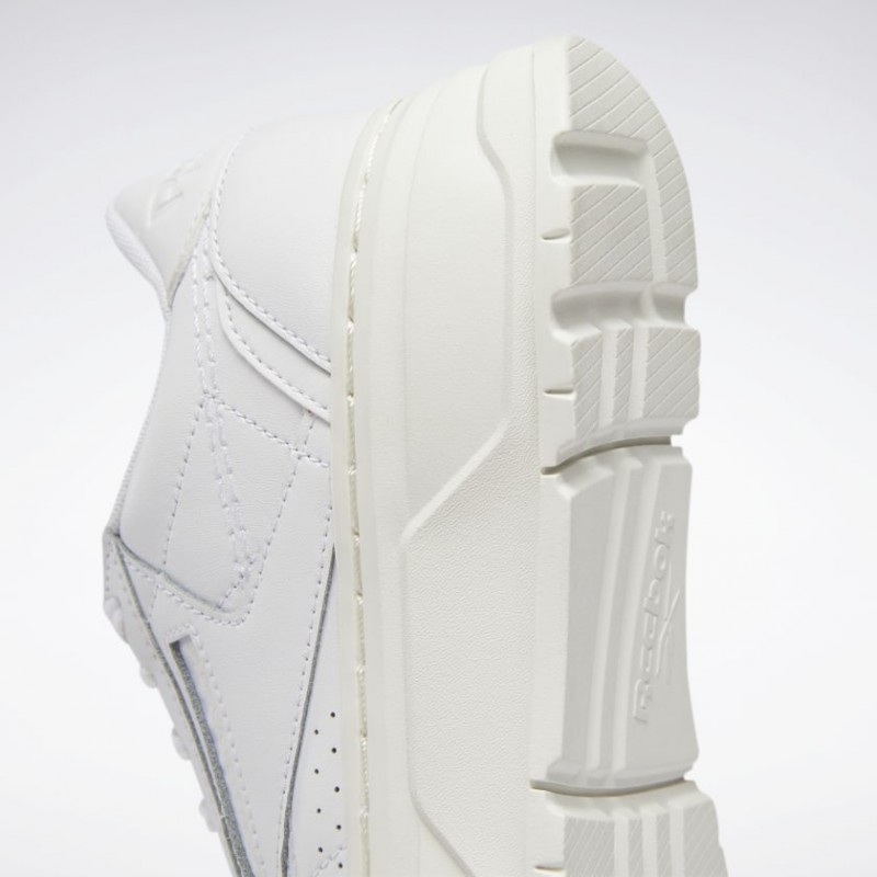 Reebok Women's Club C Double Geo Shoes- حذاء ريبوك كلو سي دبل جيو للنساء لون أبيض