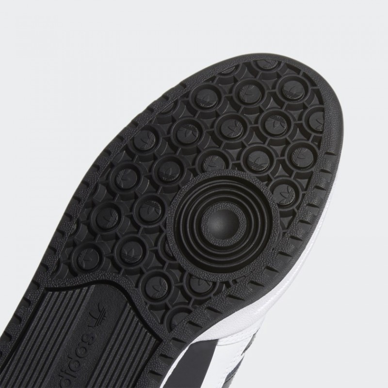 حذاء فوروم لو من اديداس للرجال حذاء رياضي لون أبيض adidas FORUM LOW Shoes