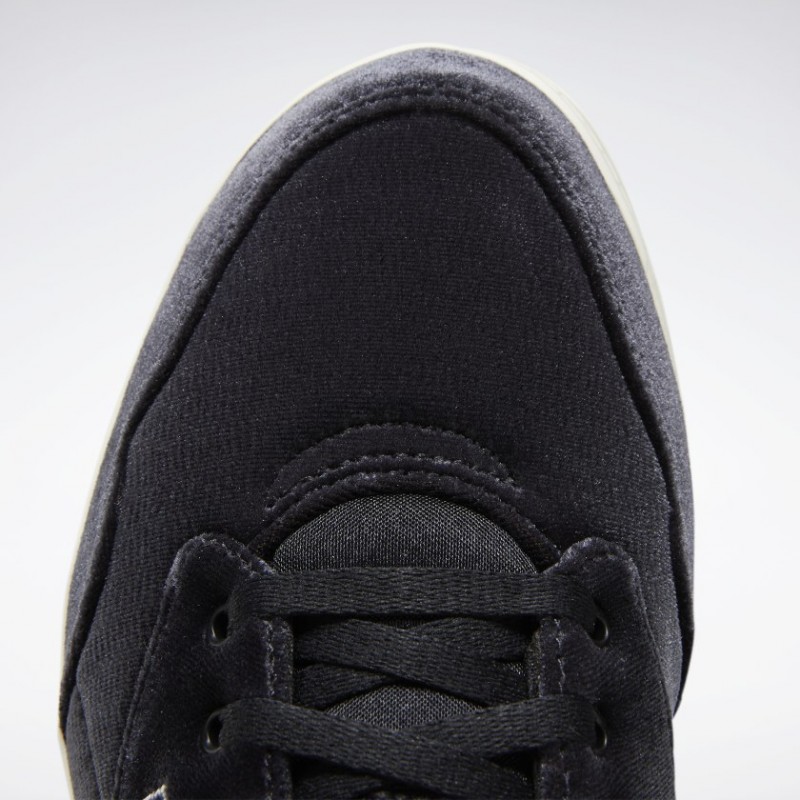 حذاء ريبوك رويال تيك للنساء لون أسود - Reebok Women's Royal Techque Shoes