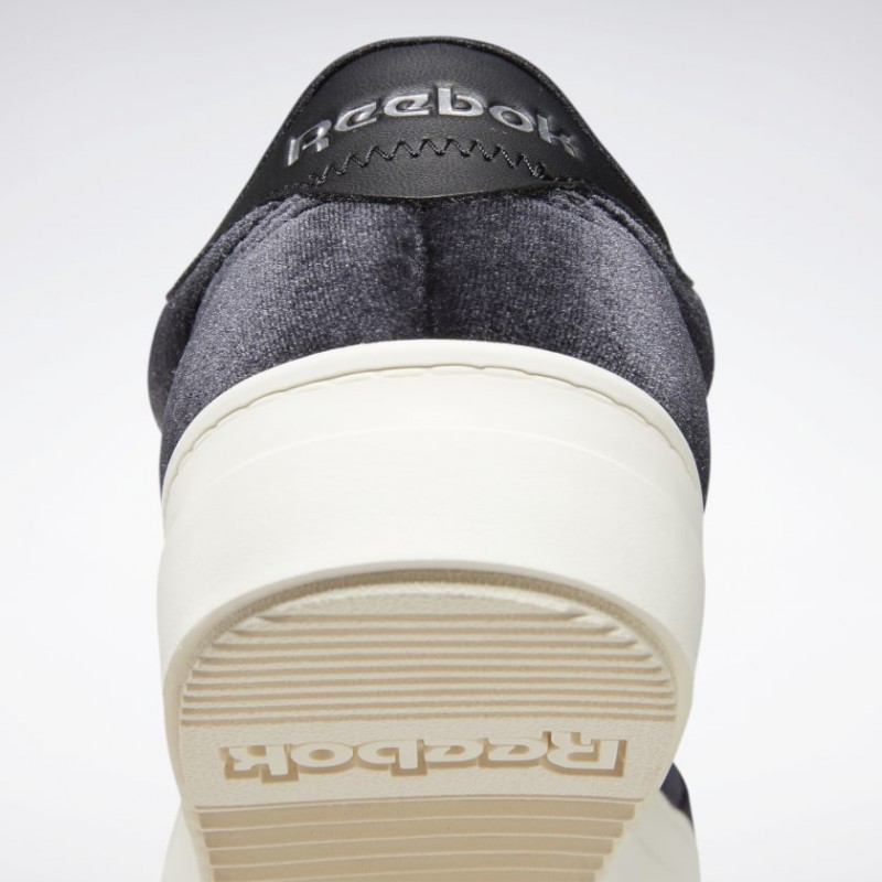 حذاء ريبوك رويال تيك للنساء لون أسود - Reebok Women's Royal Techque Shoes