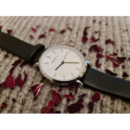 ساعة يد شبابية