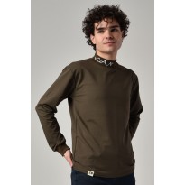 ICAN SS ROUND NICK SHIRT بلوزة شبابية صوف ناعم DMC مع كتابة على القبة لون زيتي