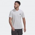 adidas AEROREADY DESIGNED FOR MOVEMENT TEE تيشريت شبابي مع لوجو لون أبيض