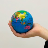 كرة اسنفجية قطر 10 سم بتصميم شكل الكرة الأرضية