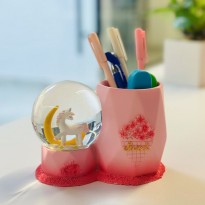 مقلمة مكتب مع كرة زجاجية مضيئة جبصين لون زهري