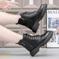 حذاء فاشن كاجوال جلد برقبة عالية وسحاب للنساء لون أسود- Fashion Women's Casual high Shoes