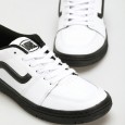 حذاء فانز فيير لان للرجال لون أبيض ونعل أسود- Vans Mens' Fairlane Shoes