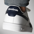 حذاء ريبوك كورت ريترو للجنسين لون أبيض وكحلي ونعل أبيض - Reebok Unisex' Court Retro Shoes