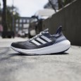 حذاء اديداس ألترا بوست لايت للرجال لون أزرق ونعل أبيض- adidas Mens' Ultraboost Light Running Shoes - Blue