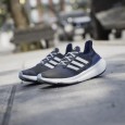 حذاء اديداس ألترا بوست لايت للرجال لون أزرق ونعل أبيض- adidas Mens' Ultraboost Light Running Shoes - Blue