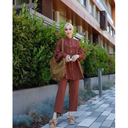طقم خريفي قميص مع بنطال لون بني