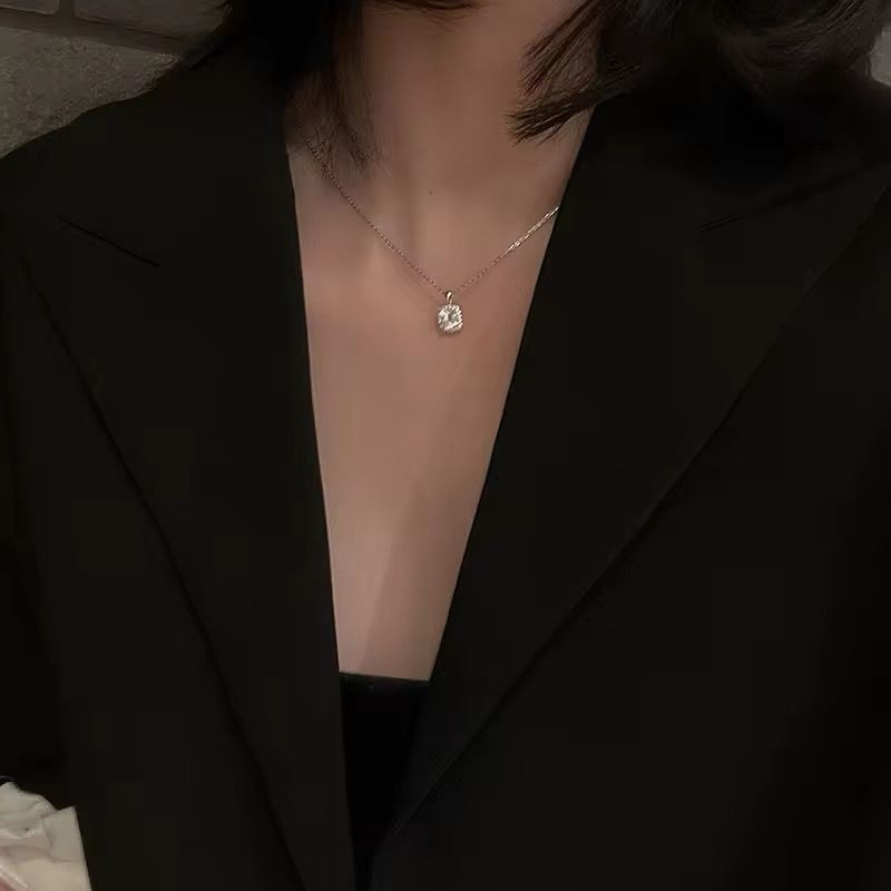 سلسال فضي بتصميم حجر فضي مربع عيار 925