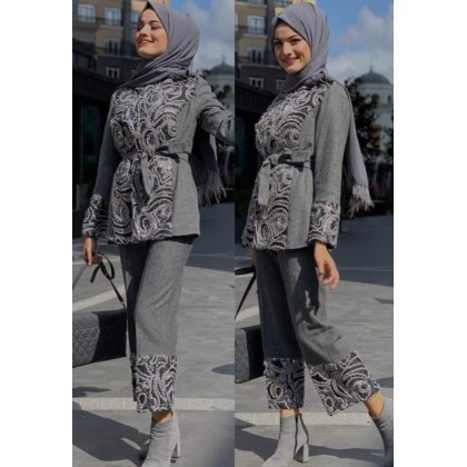 جاكيت شتوي مع بنطال لون سكني