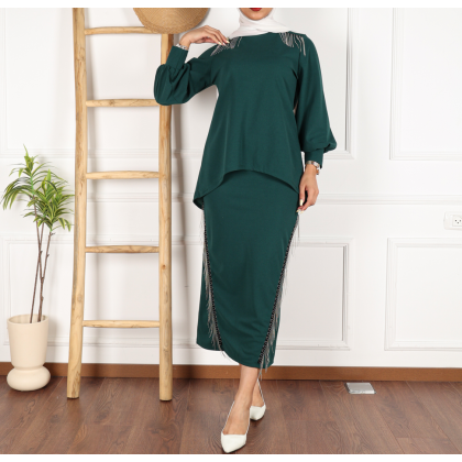 طقم تنورة وبلوزه للنساء لون أخضر
