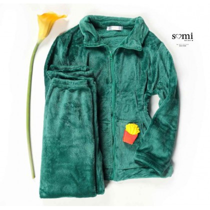 بيجامة شتوية للنساء لون أخضر من Sami Boutique