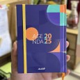 اجنده 2025 من اديب بتصميم لشكال لون بنفسجي وبرتقالي مقاس 12*17