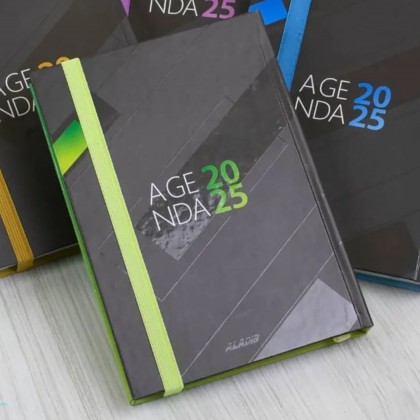 اجنده 2025 من اديب بتصميم مموج لون اخضر واسود مقاس 12*17