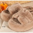 حذاء مبطن فرو بنعل عريض للنساء لون بني فاتح