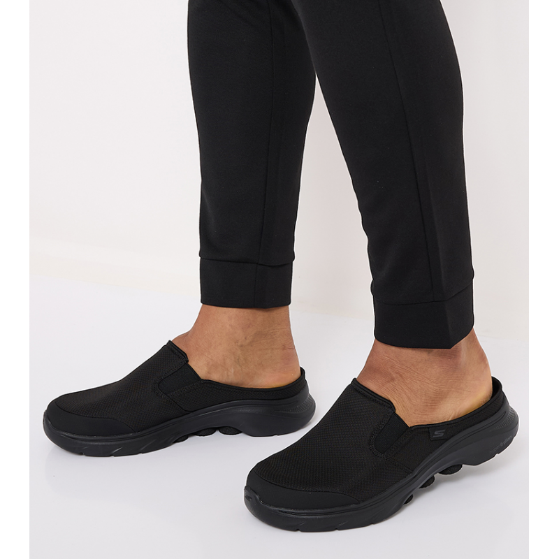 Skechers Men's GOwalk 7 slip-on Slide -شبشب سكيتشرز حو ووك 7 للرجال لون أسود