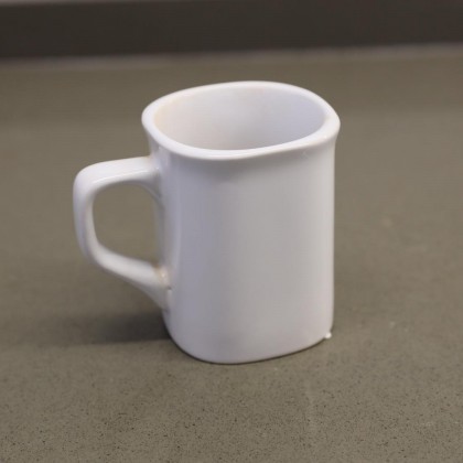 فنجان بورسلان حجم صغير لون ابيض