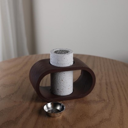 مبخرة اسطوانية مع ديكور خشبي مستطيلي الشكل المستطيل البني الارتفاع  8 و15 ونص طول و9 عرض  والاسطوانة قطر 5 ونص وارتفاع 9