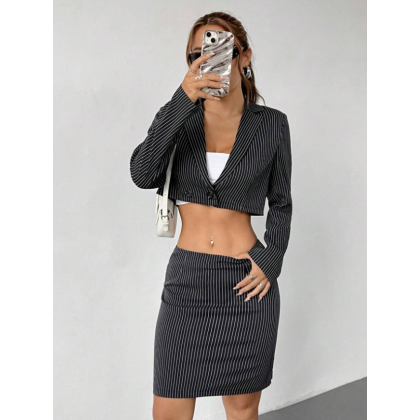 طقم قصير للسيدات مخطط اسود وابيض