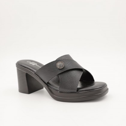 بابوج أنيق مع كعب متوسط يناسب الإطلالات الصيفية الكاجوال والأنيقة