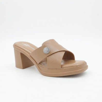 بابوج أنيق مع كعب متوسط يناسب الإطلالات الصيفية الكاجوال والأنيقة