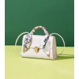 شنطة صغيرة مربعة أنيقة مع وشاح ملون للفتيات والصبايا- جلد - ارتفاع 12 سم وعرض 18 سم - لون أبيض