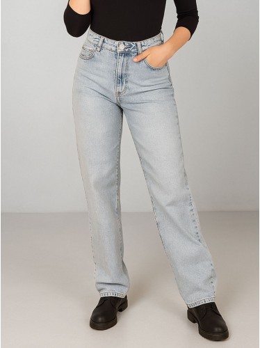 بنطال جينز للنساء بأرجل واسعة لون أزرق فاتح