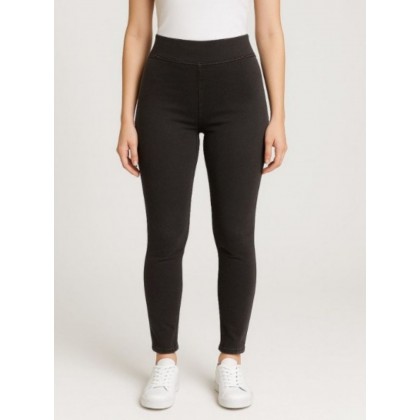 بنطال جينز سكيني للنساء لون أسود