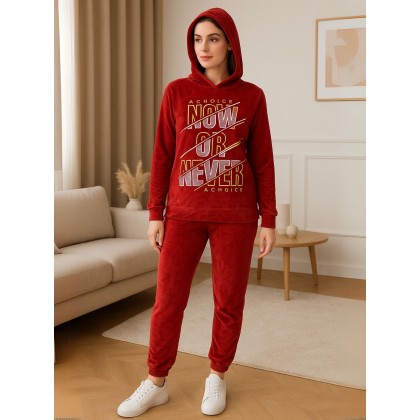 بجامة نسائية مُكونة من قطعتين لون أحمر