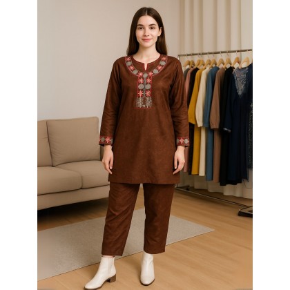 بجامة نسائية حجم وافي مُكونة من قطعتين لون بني