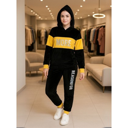 بجامة نسائية مُكونة من قطعتين لون أصفر وكحلي