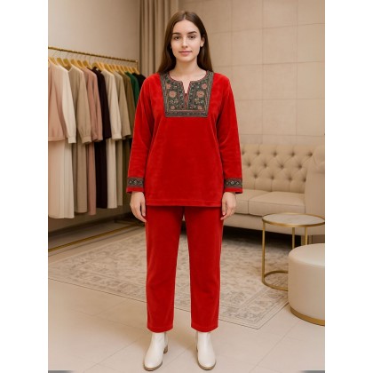 بجامة فرو نسائية مُكونة من قطعتين لون أحمر