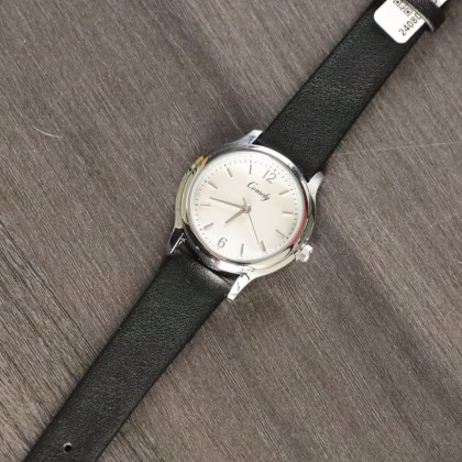 ساعة نسائية دائرية مع حزام جلدي (اللون: فضي و اسود)