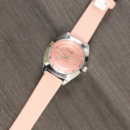 ساعة نسائية دائرية مع حزام جلدي (اللون: فضي)