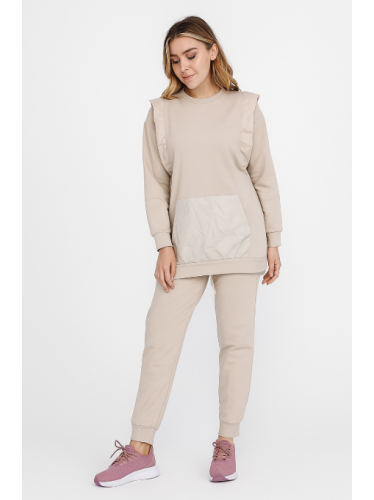 ترينج هودي طويلة مع بنطال لون بيج