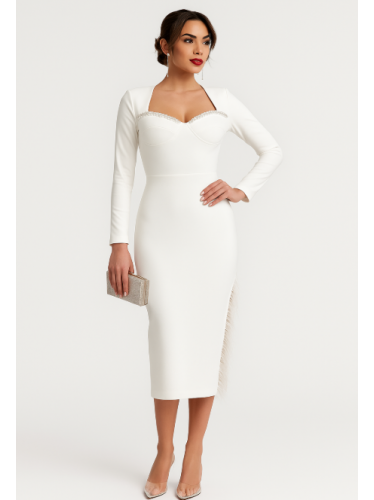 فستان طويل مع فتحة على الجانب لون أبيض