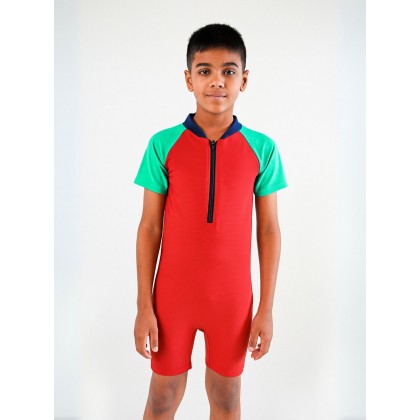 ملابس أطفال للسباحة لون أخضر و أحمر وكحلي