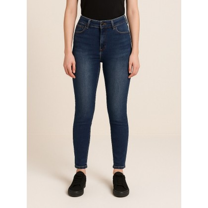 بنطال جينز للنساء بأرجل ضيقة لون أزرق غامق