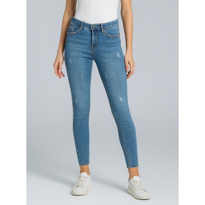 بنطال جينز للنساء بأرجل ضيقة لون أزرق فاتح
