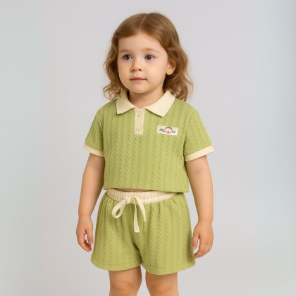 طقم قطعتين بأكمام قصيرة مع شورت للأطفال لون أخضر