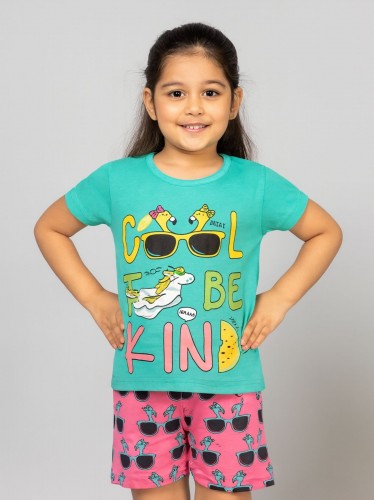طقم أطفال قطعتين شورت + تيشيريت