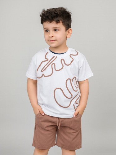 طقم ولادي قطعتين شورت وتيشيريت لون بني