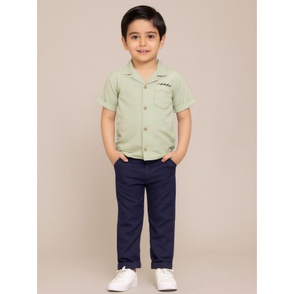 طقم ولادي بنطلون وقميص سادة لون أخضر فستقي