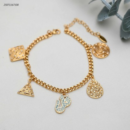 سوار سلسلة مع تعليقات بنقش عربي لون ذهبي