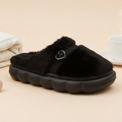 حفاية شتوية لون أسود بتصميم قلب مع قشاط بلمعة