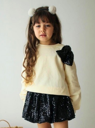 طقم تنورة + بلوزة لون بيج