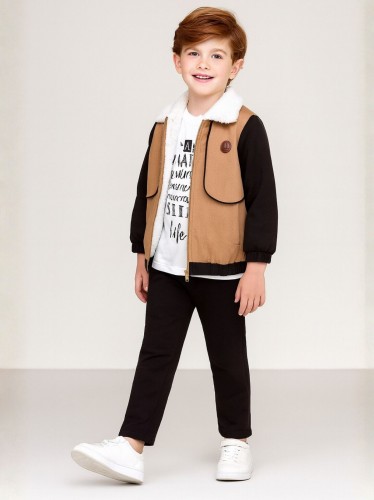 طقم ولادي جاكيت وبنطلون لون عسلي